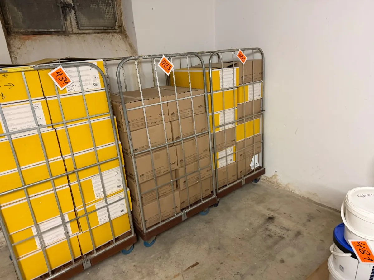 Mesh transport trolley (with empty boxes)
