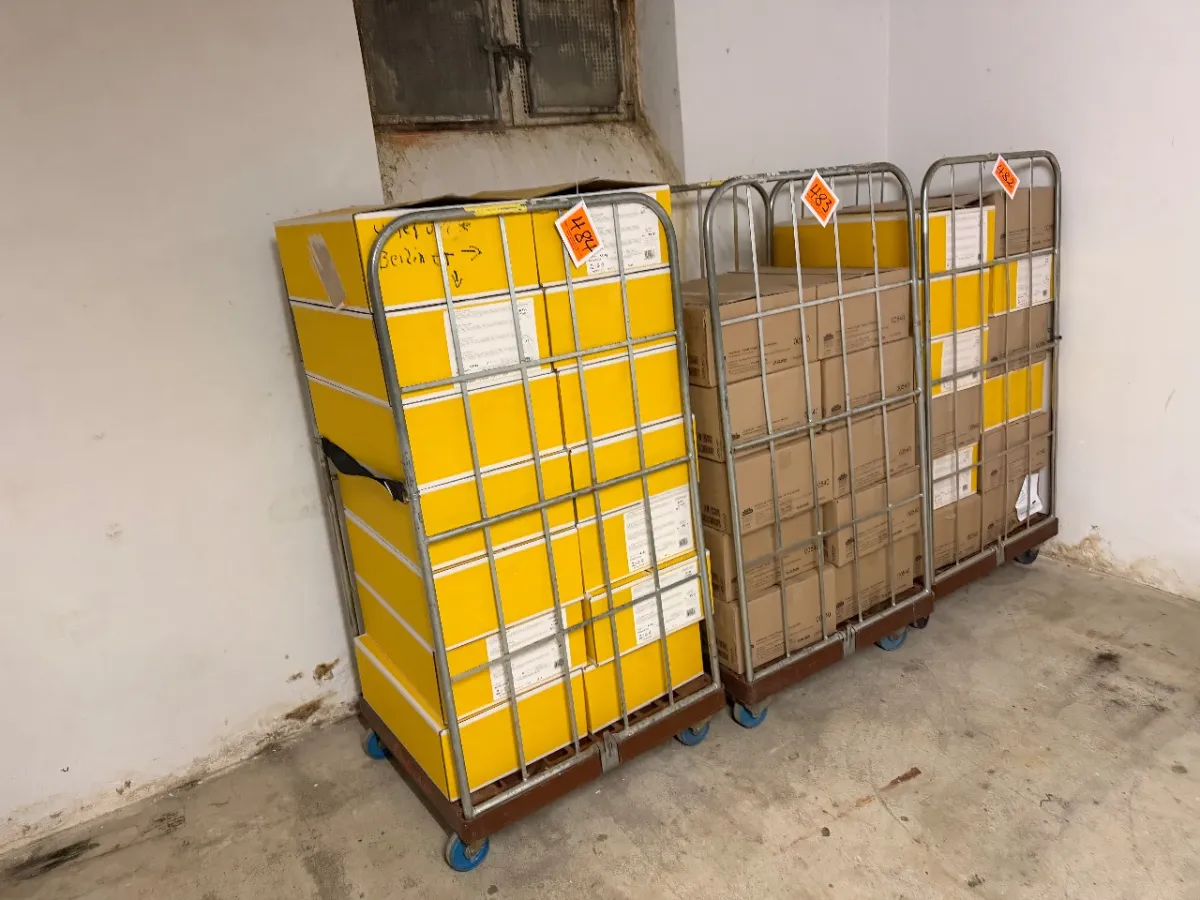 Mesh transport trolley (with empty boxes)
