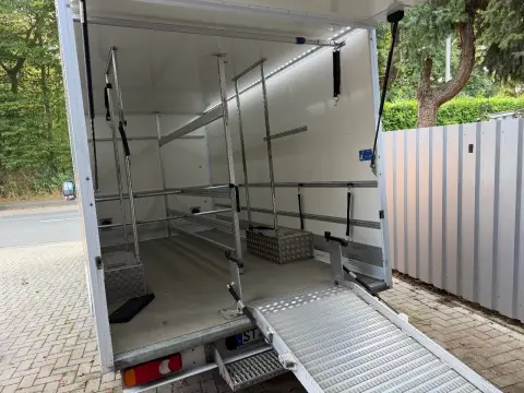 Elektrisch voertuig (met gesloten bak)