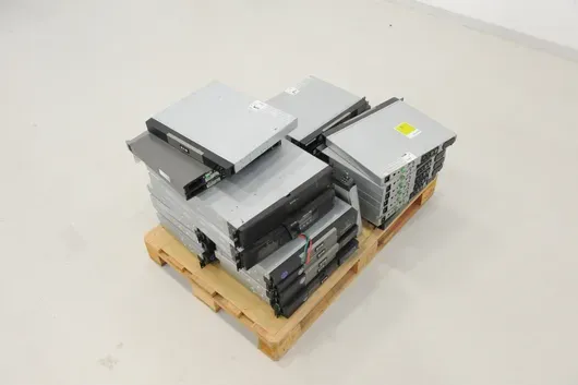 Partij servers ZONDER HARDDRIVES en UPS