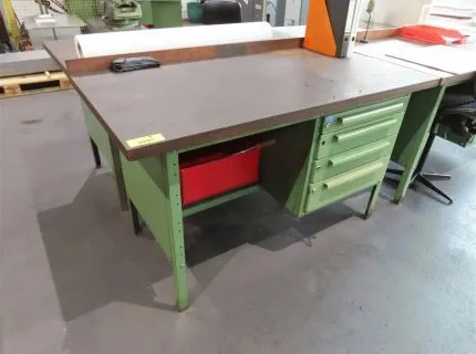 1 établi, env. 150 x 75 cm, avec armoire basse, 4 tiroirs
