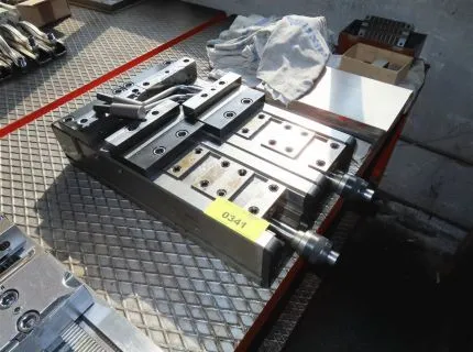 2 machinebankschroeven, fabr.: Röhm, type: RKE 160