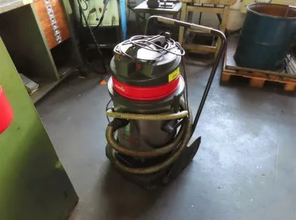 1 universal vacuum cleaner, make: Starmix, type: GS, model 3078