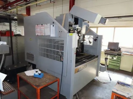 1 machine d'électroérosion à fil, fabr. : Sodick, type : AG600L, n° de série : T1406, année 2016, commande, fabr. : Sodick, type : LN2W, commande défectueuse