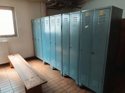 1 lot of metal lockers, 4 x 2-door, 3 x 3-door