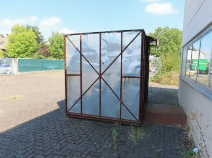 1 metal container, approx. 250 x 300 x 250 cm, former machine transport frame