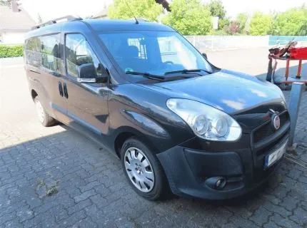 1 car, make: Fiat, model: Doblo, first registration 20.11.2012, 74 kW, diesel, chassis no. ZFA26300009205984, odometer reading: 123,323, long version with reinforced load floor and partition as 2-seater, MOT 03/28, accident damage on right side, rear part with paint damage