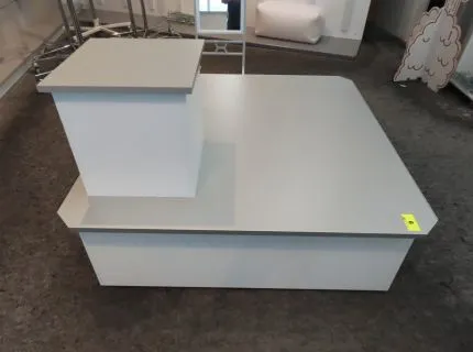 4 podiums/display tables, approx. 1.50 m x 1.50 m and approx. 0.50 m high, with attached small shelf, approx. 0.40 m x 0.40 m and approx. 0.50 m high, white-grey