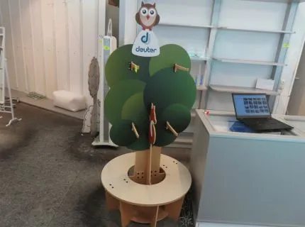 1 sales shelf/display, inscription Deuter, wood, approx. 1.70 m high and 0.80 m diameter
