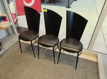 3 Stühle, Rohrgestell/Kunstlederbezug, schwarz