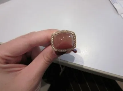 1 massiver Ring mit Mondstein und Brillant, GG 750/000, Mondstein ca. 26,05 ct. Ref.: 086.0163