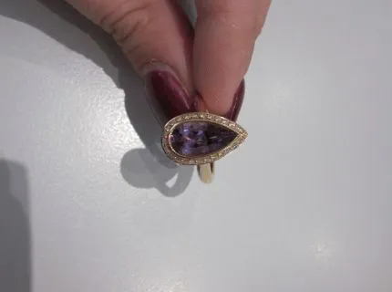 1 massiver Ring mit Amethyst und Brillanten, GG 750/000, Amethyst-Tropfen ca. 2,62 ct. Ref.: 086.0186