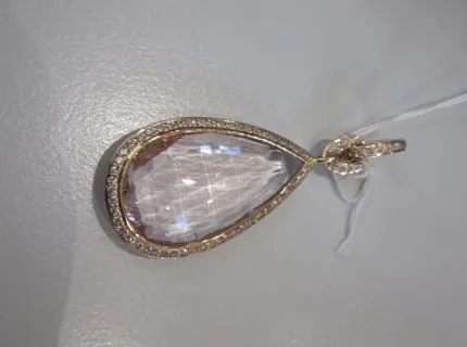 1 pendant with morganite and diamonds, 750/000, drop-shaped morganite in setting. Ref.: 456.0185