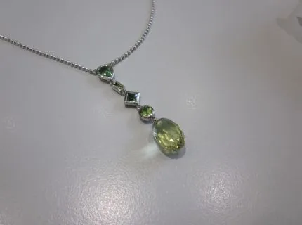 1 Collier mit Turmalinen, Peridots und Lemoncitrin, WG 750/000. Ref.: 644.0248