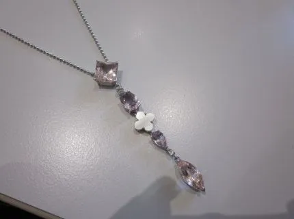 1 necklace with morganites, amethysts and mother-of-pearl, 750/000 white gold. Ref.: 644.0498