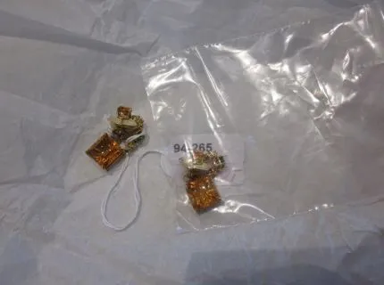 1 Paar Ohrgehänge mit Farbsteinen, GG 750/000, 4 Citrine zus. ca. 8,20 ct, 4 gelbe Saphire. Ref.: 763.0478