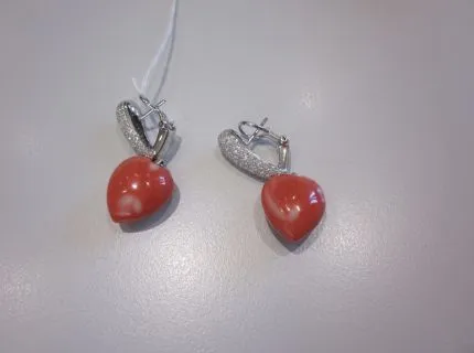 1 Paar Ohrgehänge mit Korallen und Brillanten, WG 750/000, Brillanten zus. ca. 2,13 ct fein Ref.: 764.0487