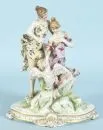 Groupe de figures - Deux jeunes beautés avec cygne
