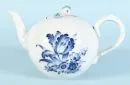 Theepot "Schwerter Meissen" – porselein, handbeschilderd, blauw aquatintdecor met bloemen, balustervorm, H= 15 cm, 2e helft 20e eeuw, 1e keus