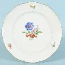 Assiette "Schwerter Meissen" – porcelaine, peinte à la main, décor "bouquet central, polychrome", aile avec motif tressé structuré, bord doré ondulé, D= 26,5 cm, 2e moitié 20e s., 1er choix
