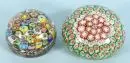 Presse-papiers, 2 pièces – verre incolore, décors millefiori inclus, ronds, H= 6/6,5 cm