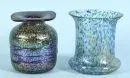 Vasen, 2 Stück – farbloses Glas, 1 mit honigfarbenem Überfang, irisierende Wandung, verschiedene Formen und Dekors, H= 14,5/15 cm;
