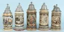 Bierpullen, 5 stuks – keramiek, kleurige personagemotieven, omgeven door rijk reliëfversieringen, versierde tinnen deksels, H= 24-26 cm, rond 1900