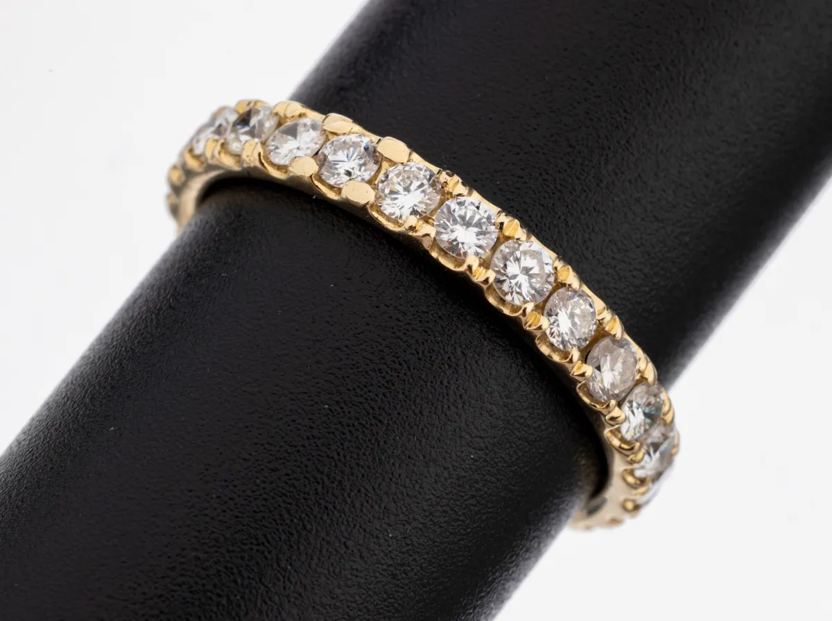 14 kt Gold Brillant-Memoryring, GG 585/000,26 Brillanten zus. ca. 1.35 ct feines Weiß-