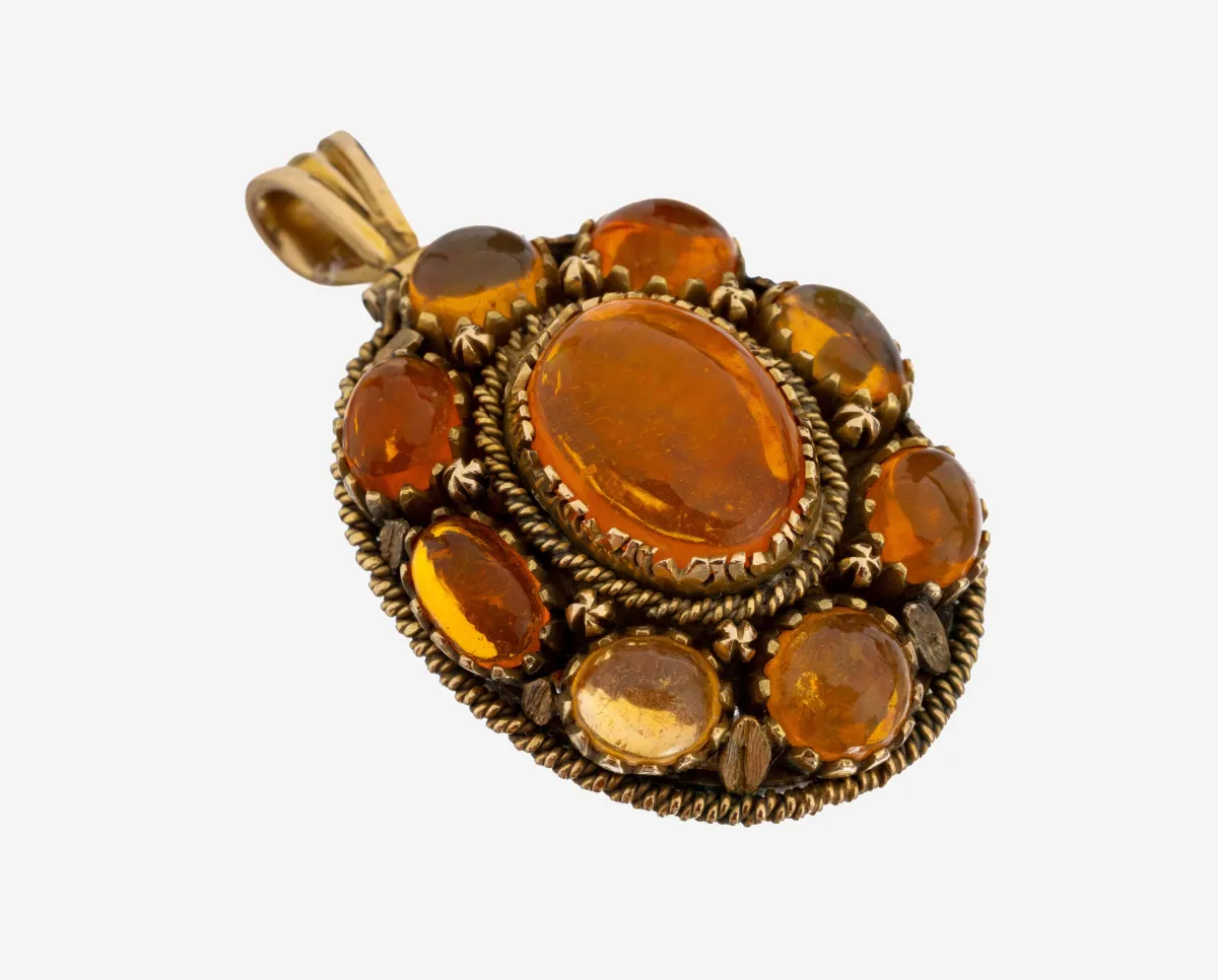 14 kt Gold Opal-Anhänger, GG 585/000, 9 Opal-Cabochons, oval und rund, zus. ca. 15.0