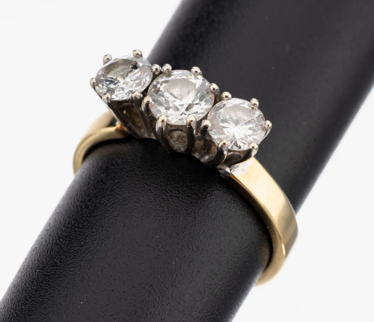 14 kt gouden diamanten ring, geel/witgoud 585/000, centraal oude slijping diamant ca. 0,52 ct