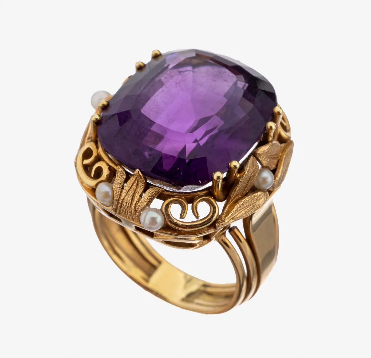 18 kt Gold Amethyst-Perl-Ring, 1950er Jahre, GG 750/000, facett. Amethyst ca. 17.80 ct,