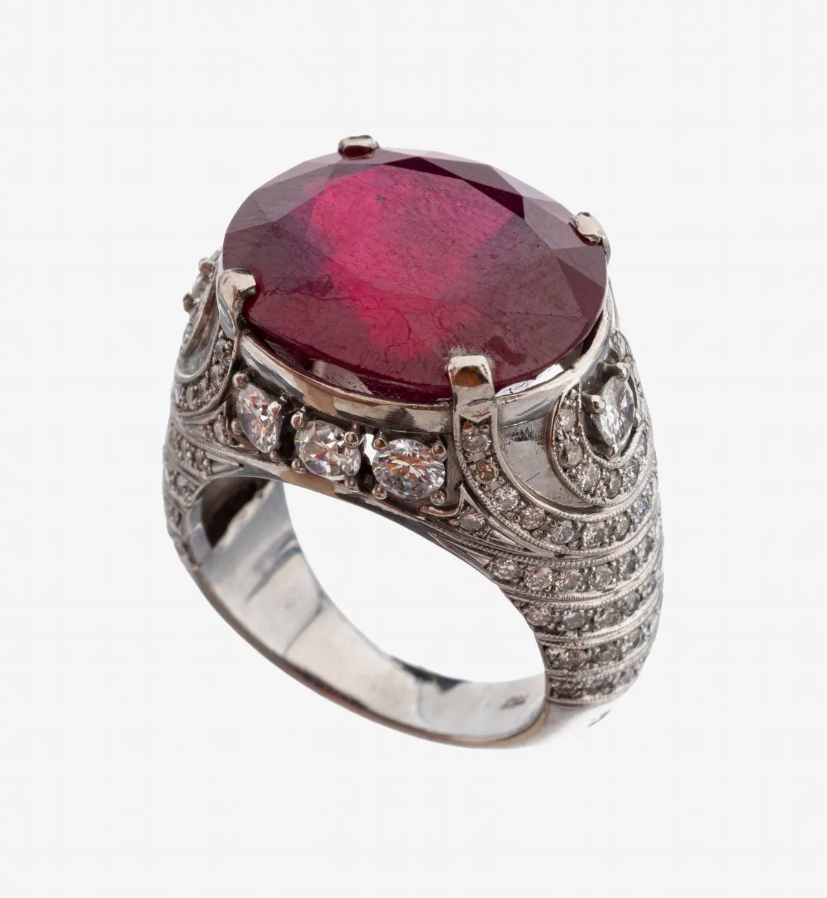 Bague rubis-diamant 18 ct or, or blanc 750/000, rubis ovale facetté env. 21,1 ct (couleur et
