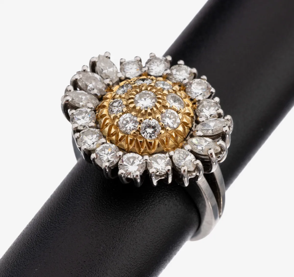 14 kt Gold Diamant-Ring, GG/WG 585/000, ungewöhnliches Design, 19 Brillanten und 6