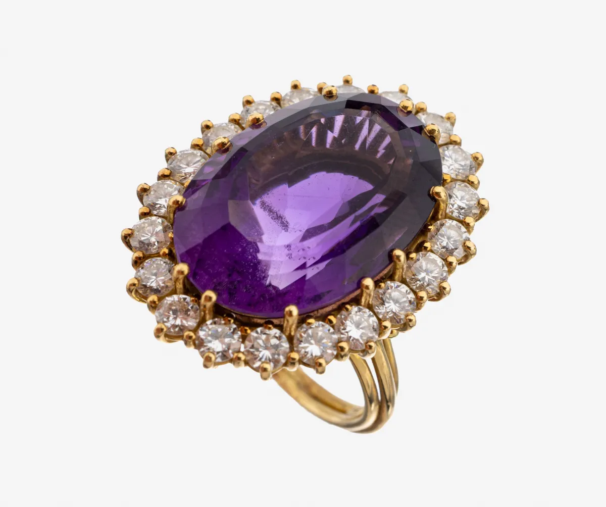 18 kt Gold Amethyst-Brillant-Ring, GG 750/000, mittig Amethyst im ovalem Treppenschliff
