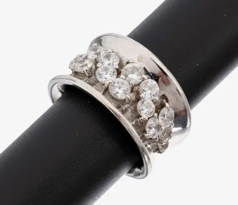Bague or 14 kt, or blanc 585/1000, 14 imitations de diamant, taille 54, env. 14,1 g, nouveau rhodié
