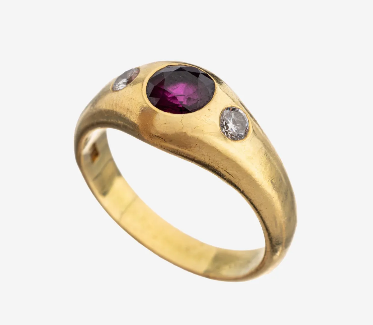 18 kt gold ruby-diamond ring, yellow gold 750/000, oval faceted ruby approx. 1.0 ct, 2 diamonds