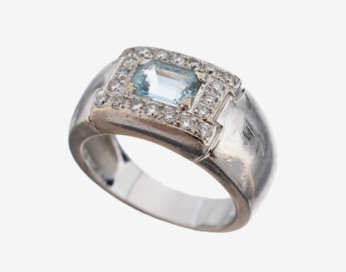 14 kt goud aquamarijn-diamant ring, witgoud 585/000, centraal verhoogd gezette aquamarijn