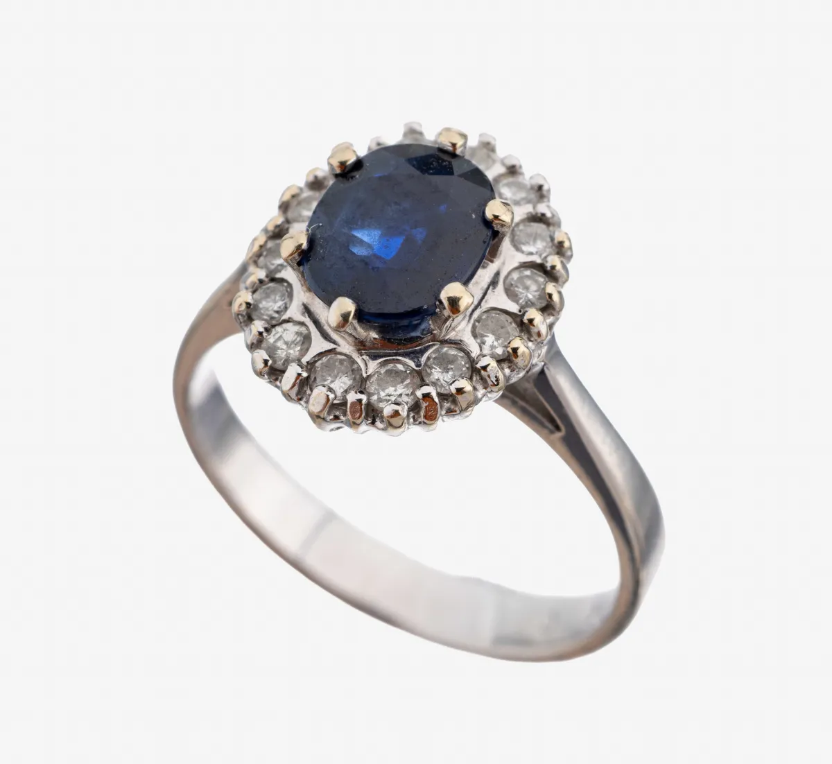 14 kt Gold Saphir-Brillant-Ring, WG 585/000, mittig erhaben gefasster ovalfacett