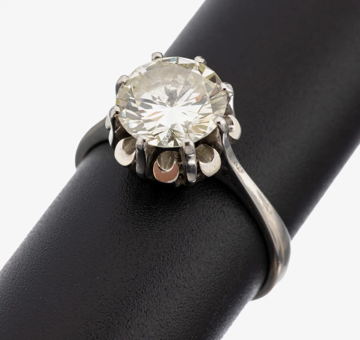 18 kt Gold Brillant-Ring, WG 750/000, Brillant ca. 2.12 ct (grav.) l.get.Weiß/vs2, RW