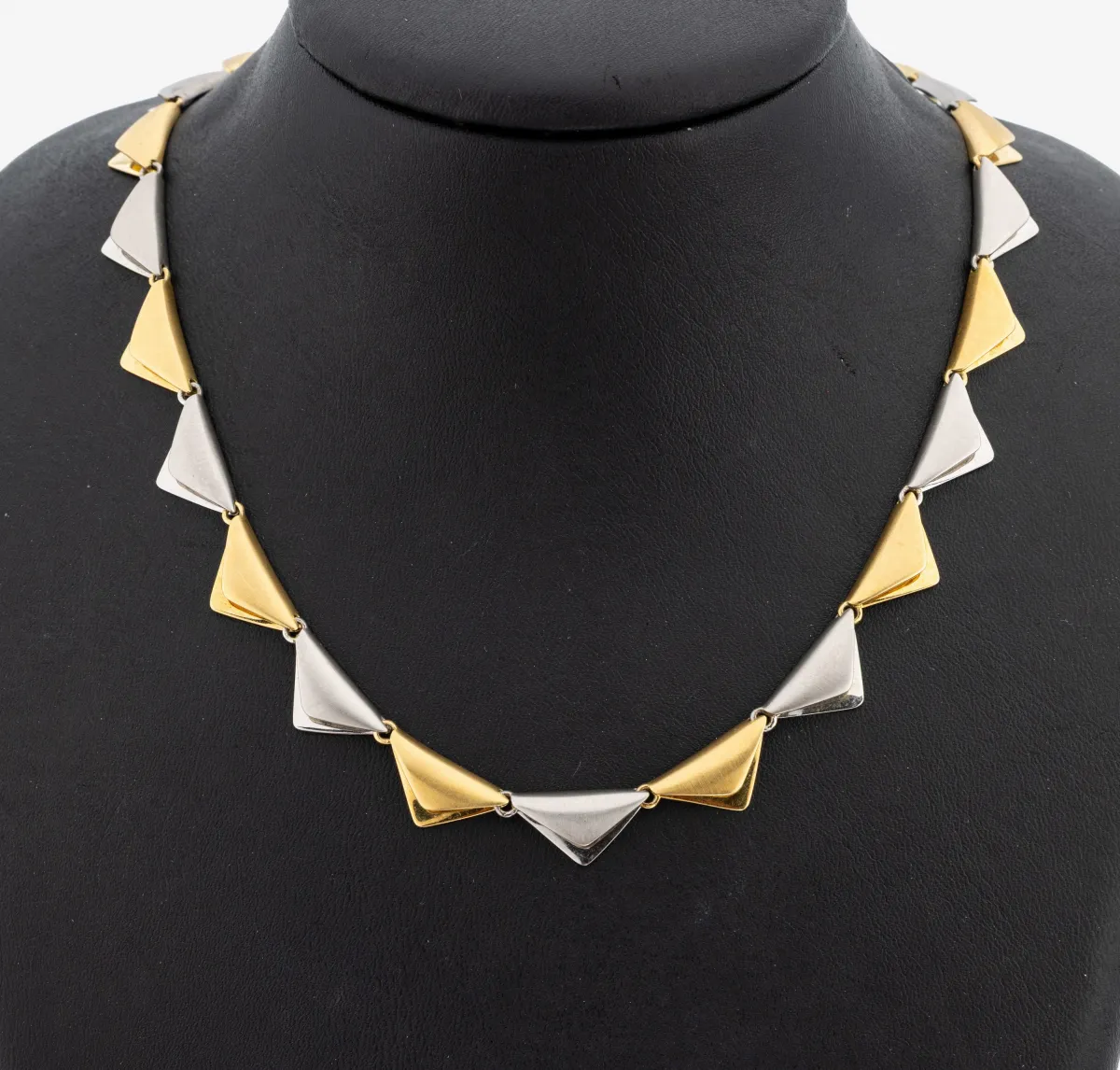 18 kt Gold und Platin Collier, GG 750/000 gepr. und Pt 950/000, part. sat., im Wechsel