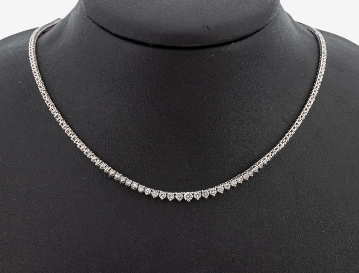Collier en or 14 ct avec diamants, or blanc 585/000, 207 diamants total env. 3.0 ct blanc-