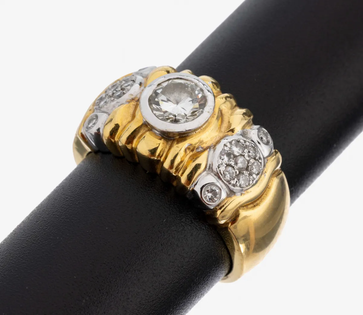 18 kt goud diamanten ring, geel/witgoud 750/000, diamant ca. 0.50 ct wit/vs, 18 diamanten