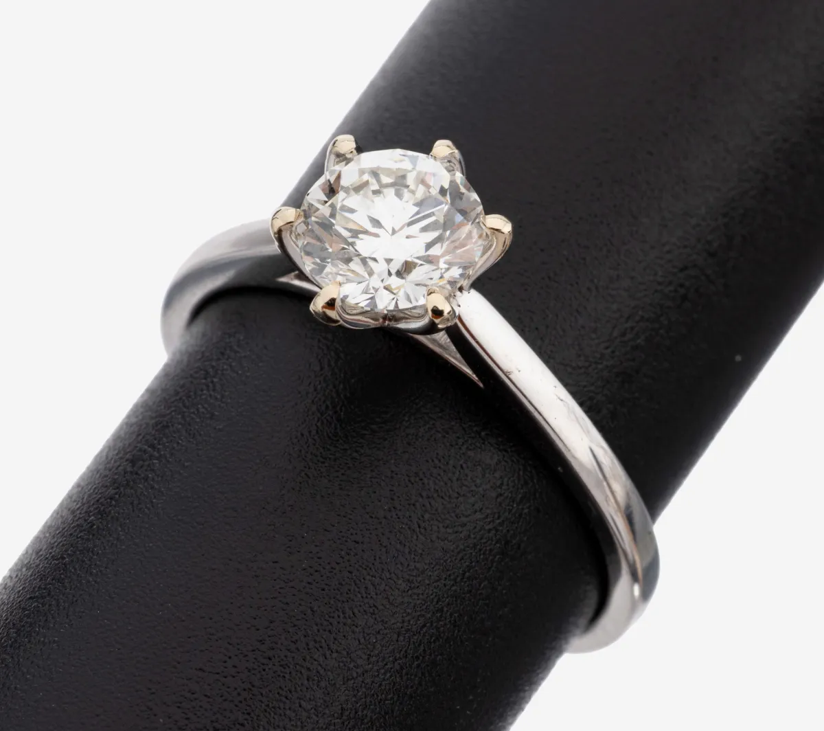 Bague diamantée en or 18 kt, or blanc 750/000, diamant env. 1,09 ct blanc clair+(I)/si1, taille 57