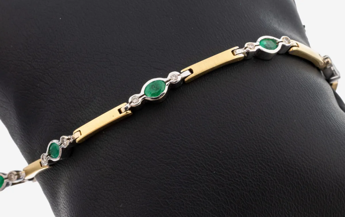 Bracelet or 18 ct émeraude-brillant, or gris/blanc 750/000, 7 navettes émeraude, belle couleur