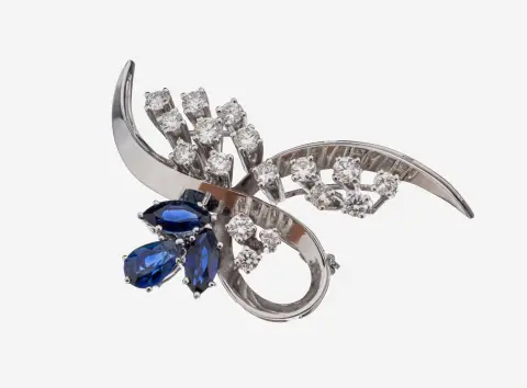 Broche saphir-brillant en or 18 kt, années 1970, or blanc 750/000, design abstrait