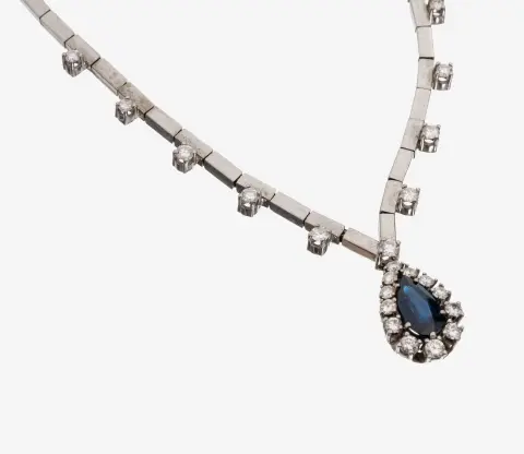 Collier or 14 kt saphir-diamant, années 1970, or blanc 585/000, saphir facetté goutte env.