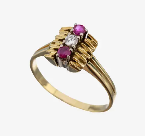 Bague rubis-diamant en or 14 kt, années 1950-60, or jaune 585/000, 2 rubis facettés ronds
