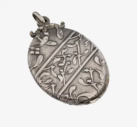 Médaillon pendentif France vers 1900, argent testé, coulissant, double face