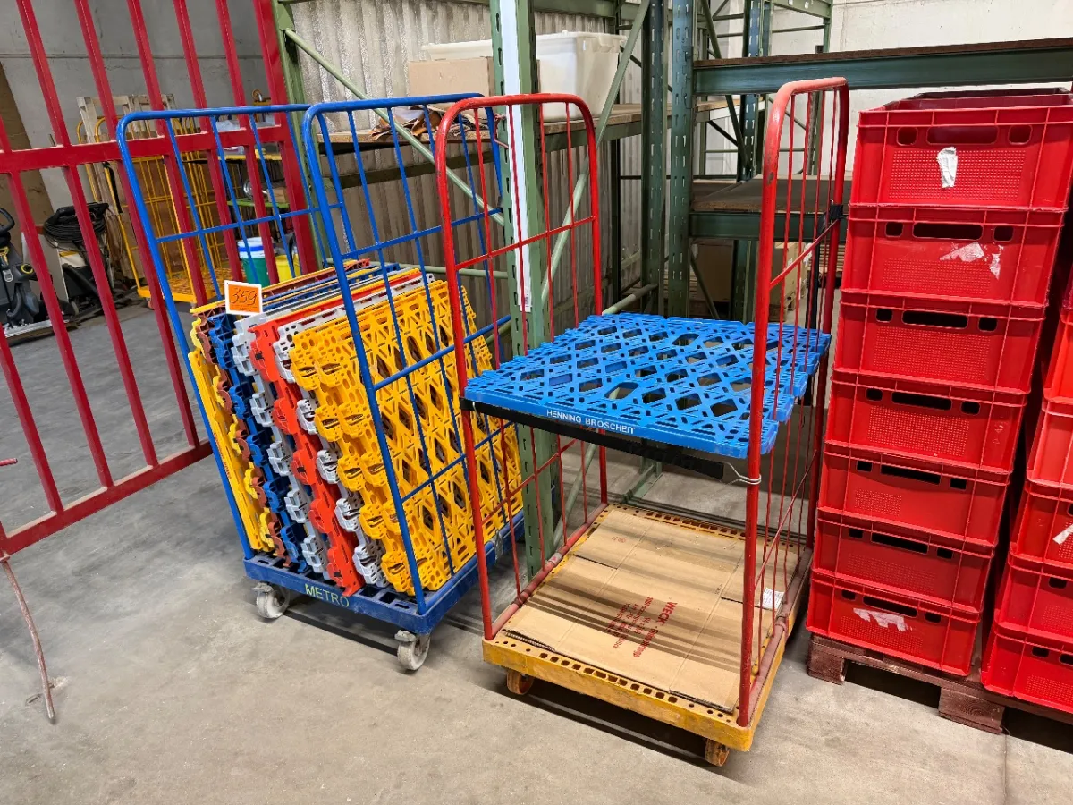 Posten Gittertransportwagen mit Zwischenböden