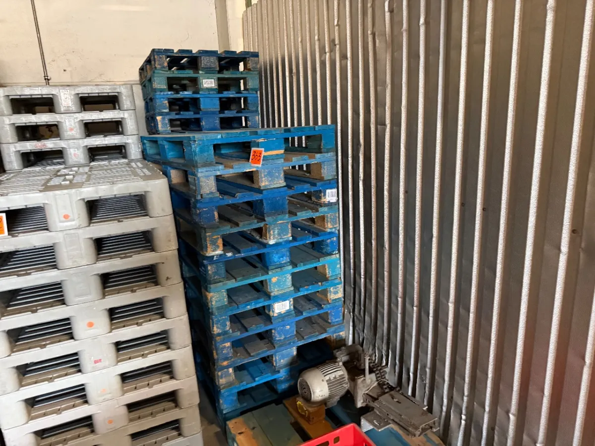 Lot of Euro pallets (approx. 26 pieces)